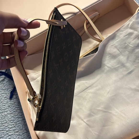 Louis Vuitton Clutch - Picture 5 of 11